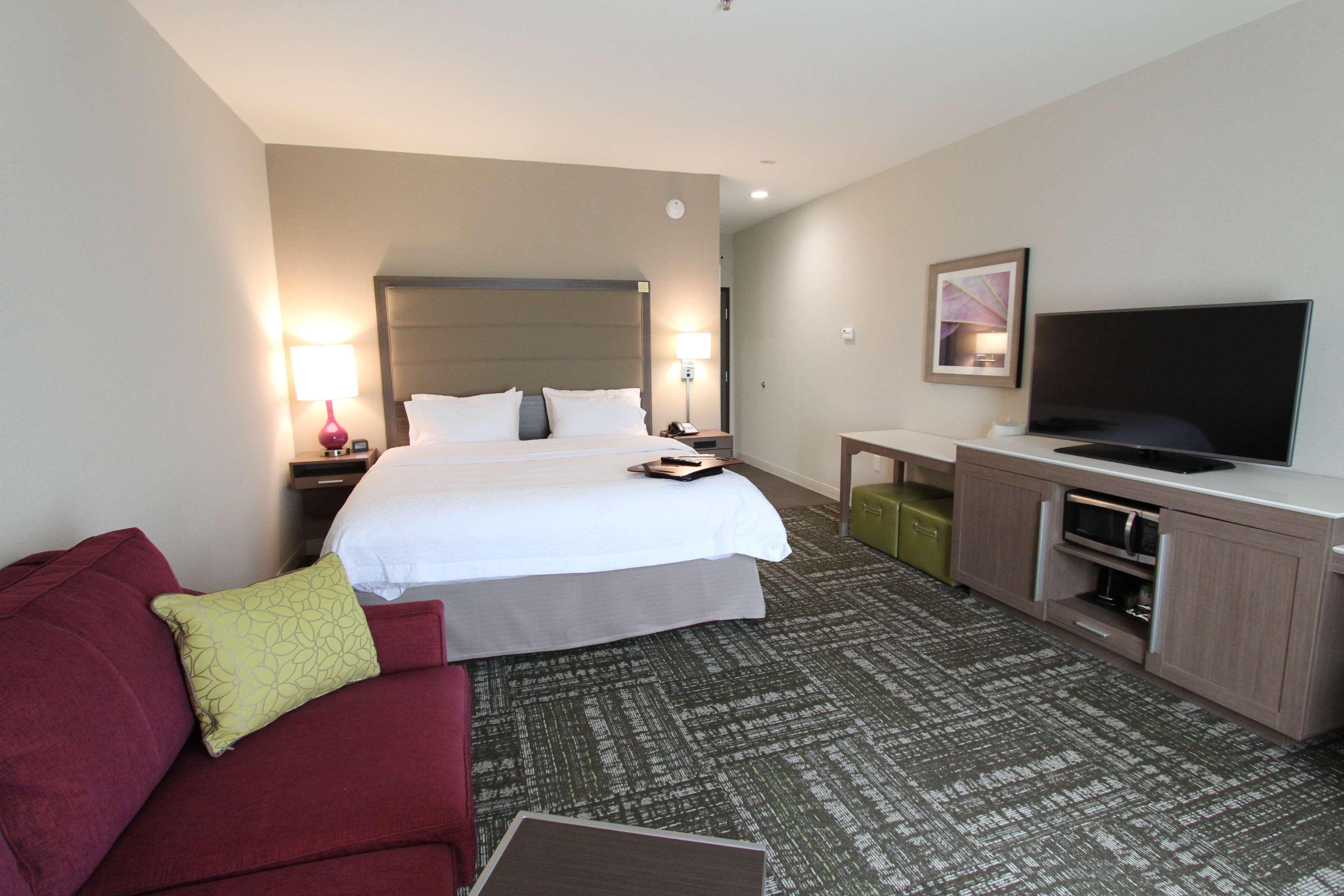 Hampton Inn & Suites Dallas Market Center Exterior foto