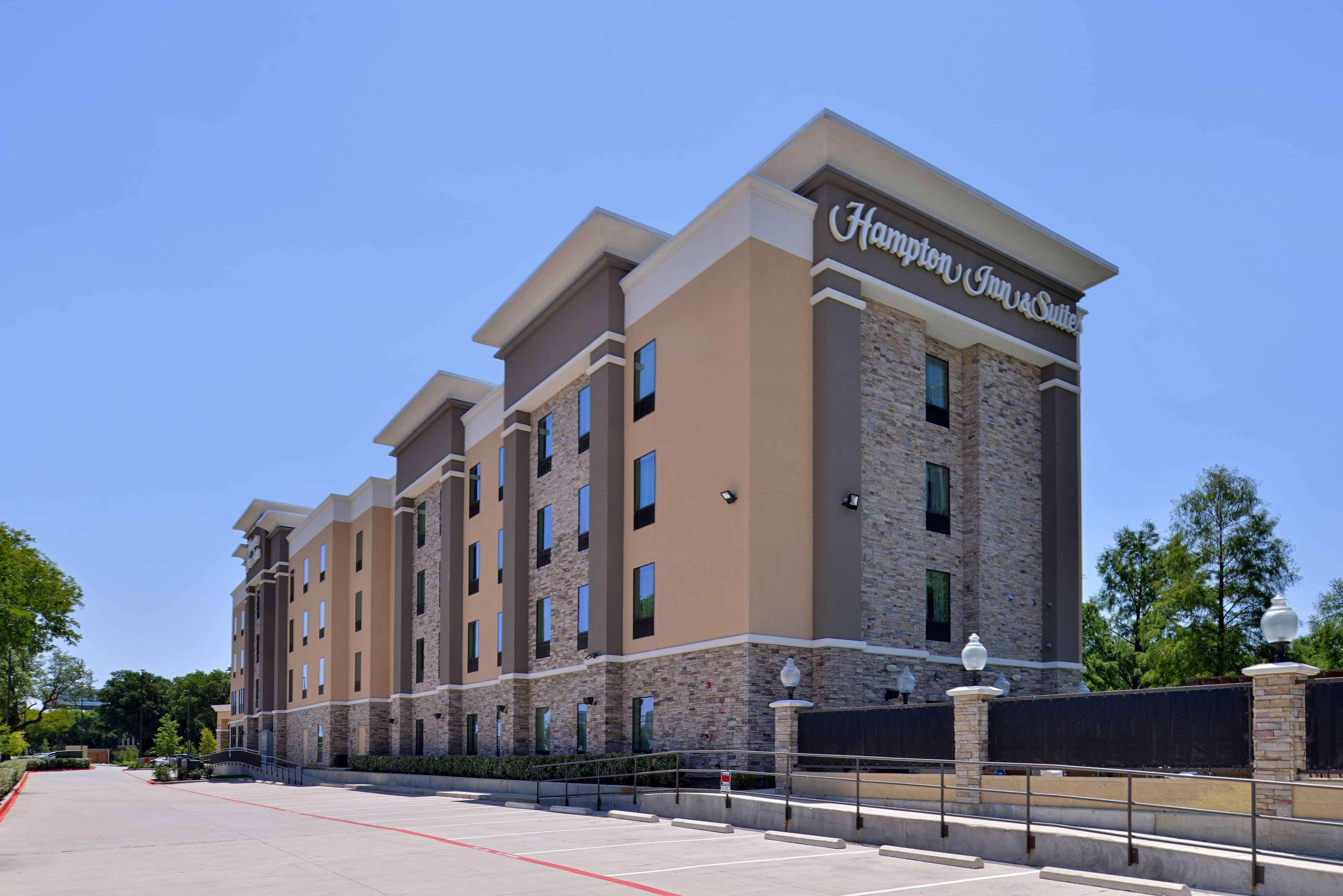 Hampton Inn & Suites Dallas Market Center Exterior foto