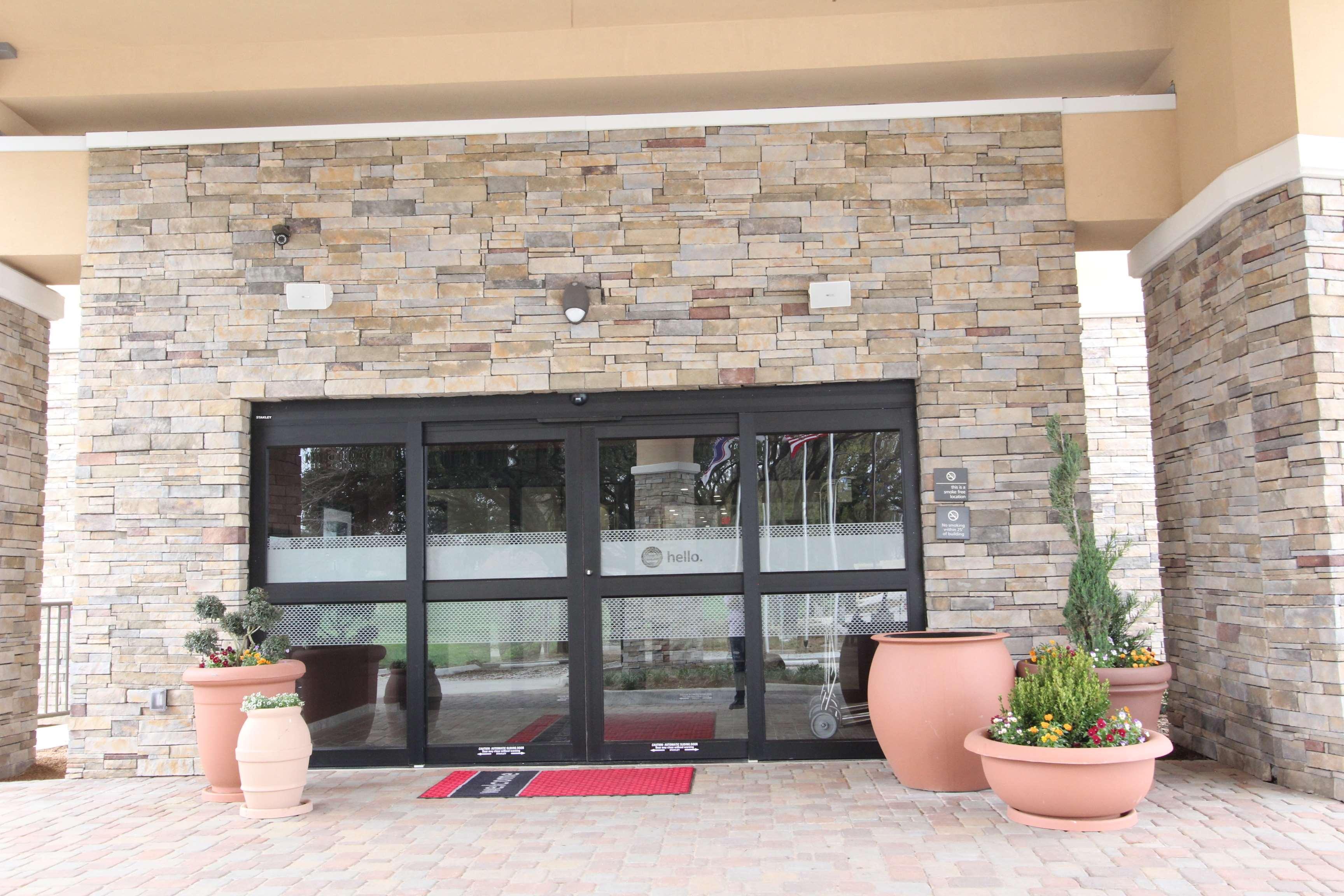 Hampton Inn & Suites Dallas Market Center Exterior foto