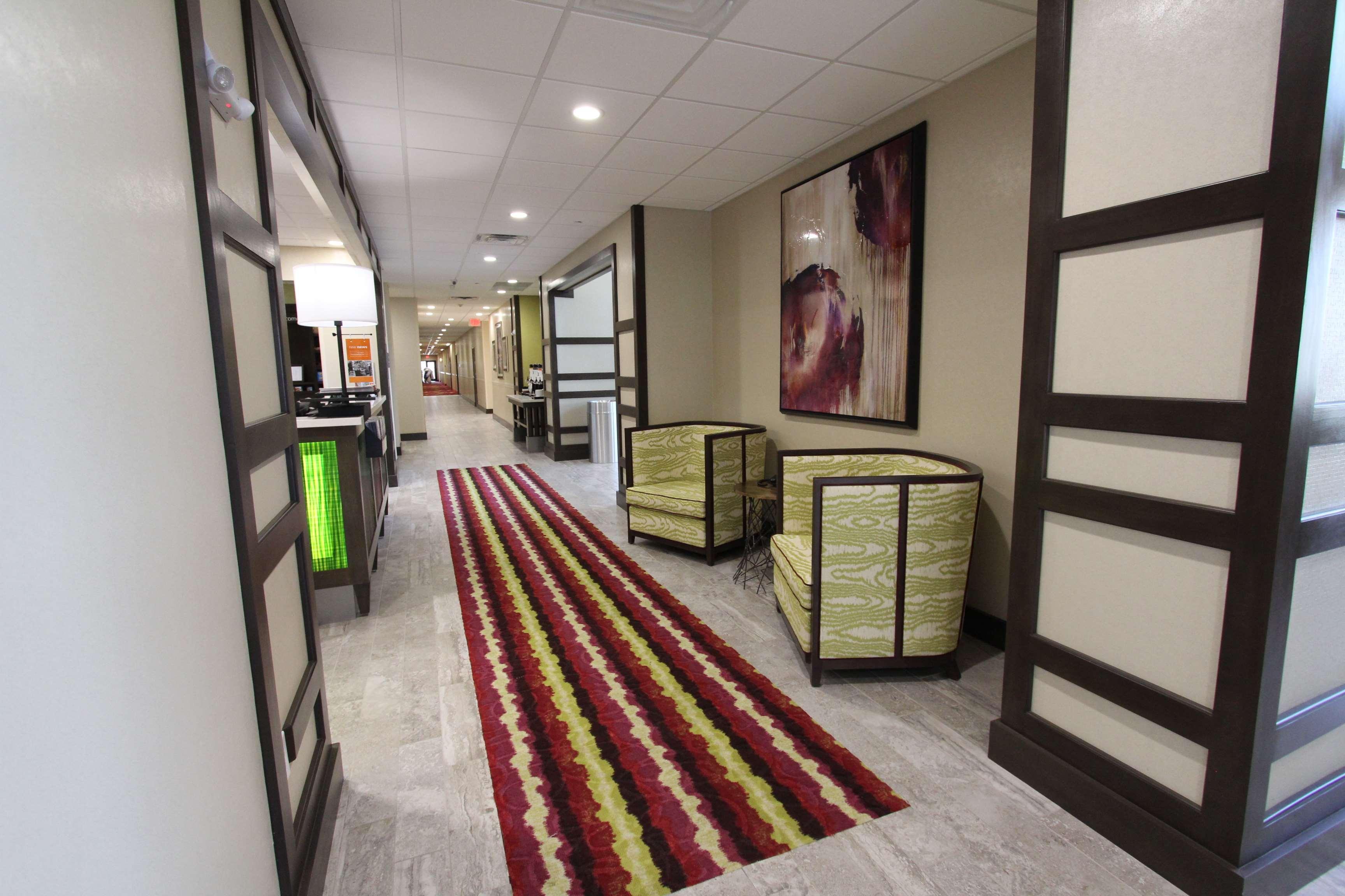 Hampton Inn & Suites Dallas Market Center Exterior foto