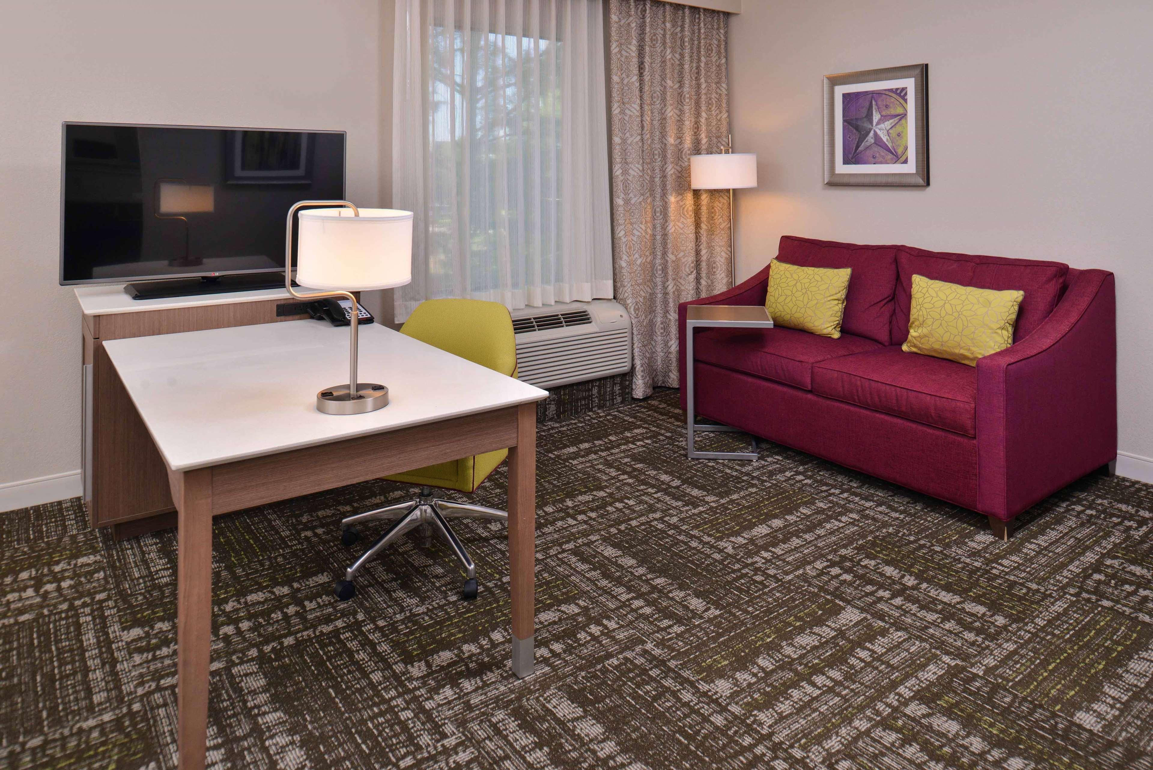 Hampton Inn & Suites Dallas Market Center Exterior foto