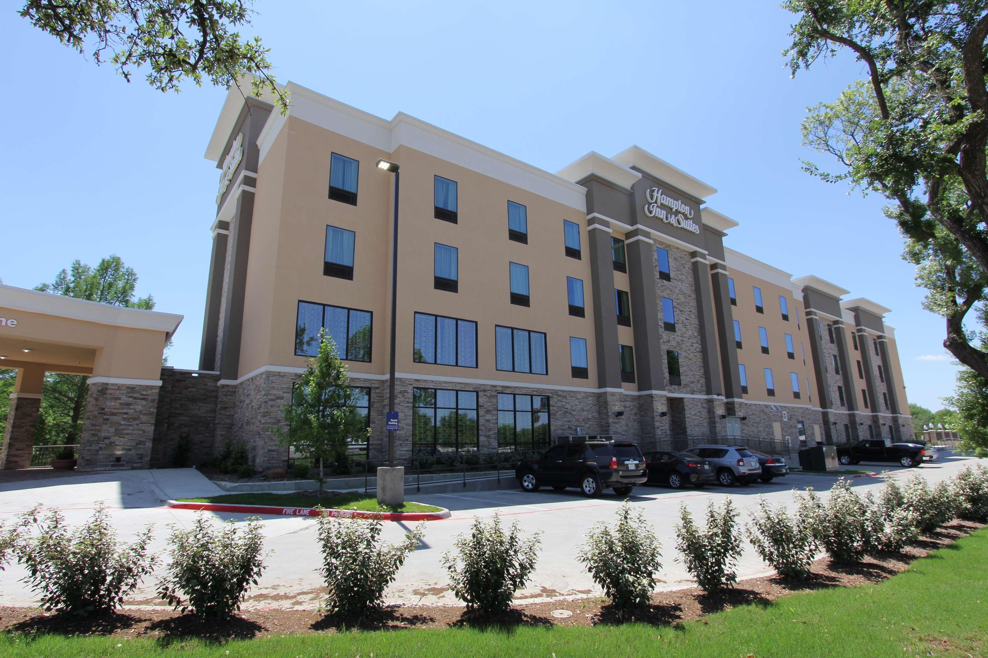 Hampton Inn & Suites Dallas Market Center Exterior foto