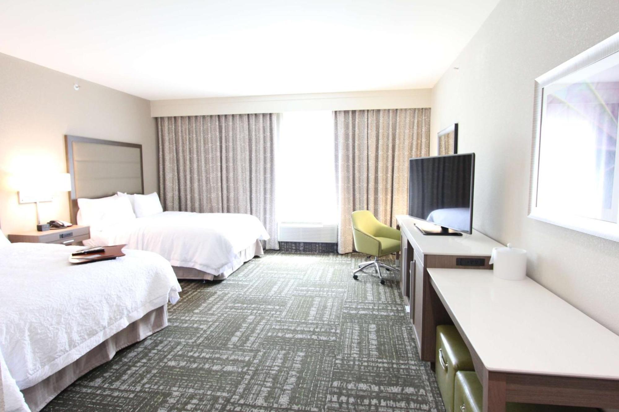 Hampton Inn & Suites Dallas Market Center Exterior foto