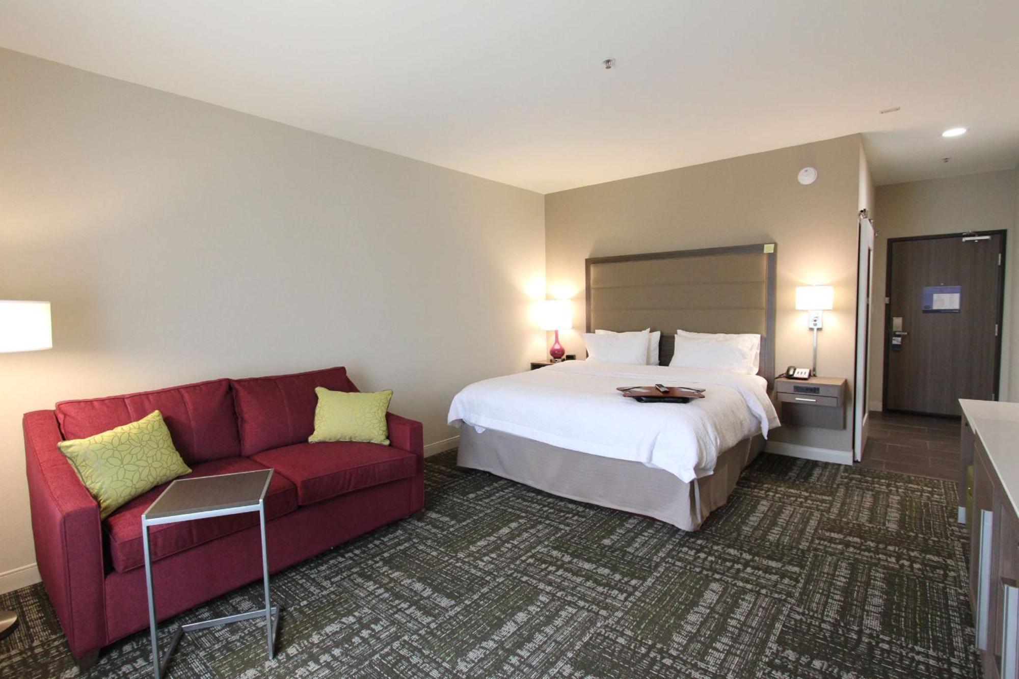 Hampton Inn & Suites Dallas Market Center Exterior foto