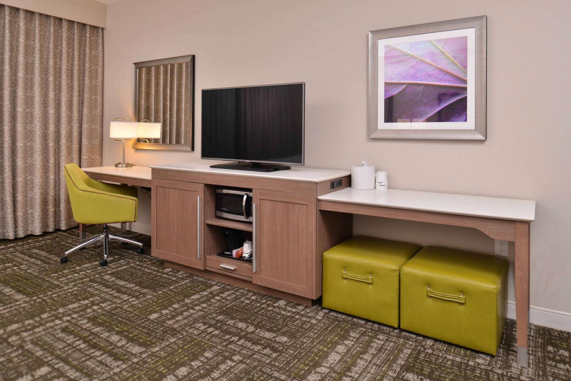 Hampton Inn & Suites Dallas Market Center Exterior foto
